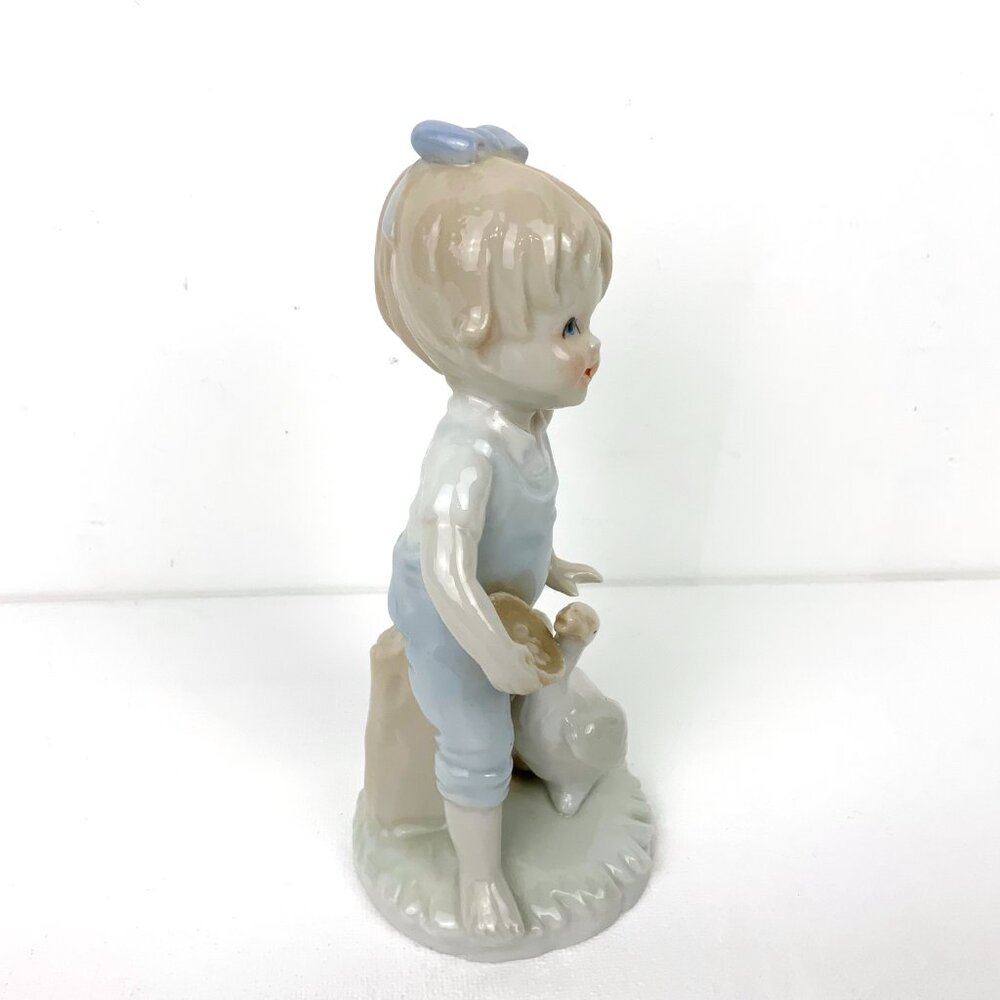 Vintage 1970s - 80s Porcelain Figurine "Girl with Goose" Royal Crown Japan - Picture 5 of 16